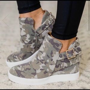 Brand New Camo Wedge shoes 🖤